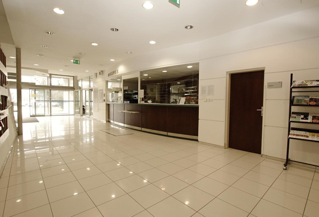 Kolej Akademie Hotel Бърно Екстериор снимка