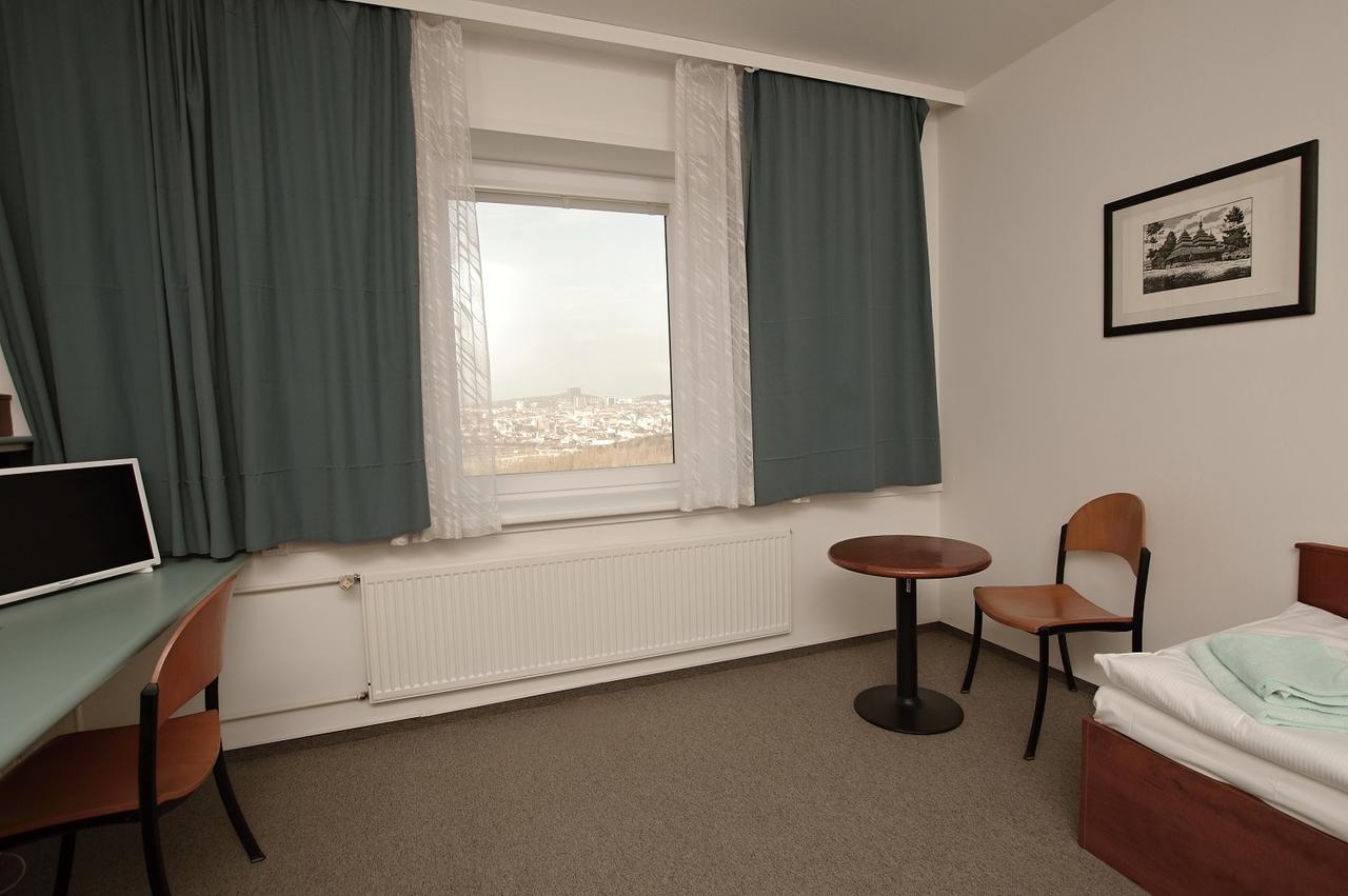 Kolej Akademie Hotel Бърно Екстериор снимка