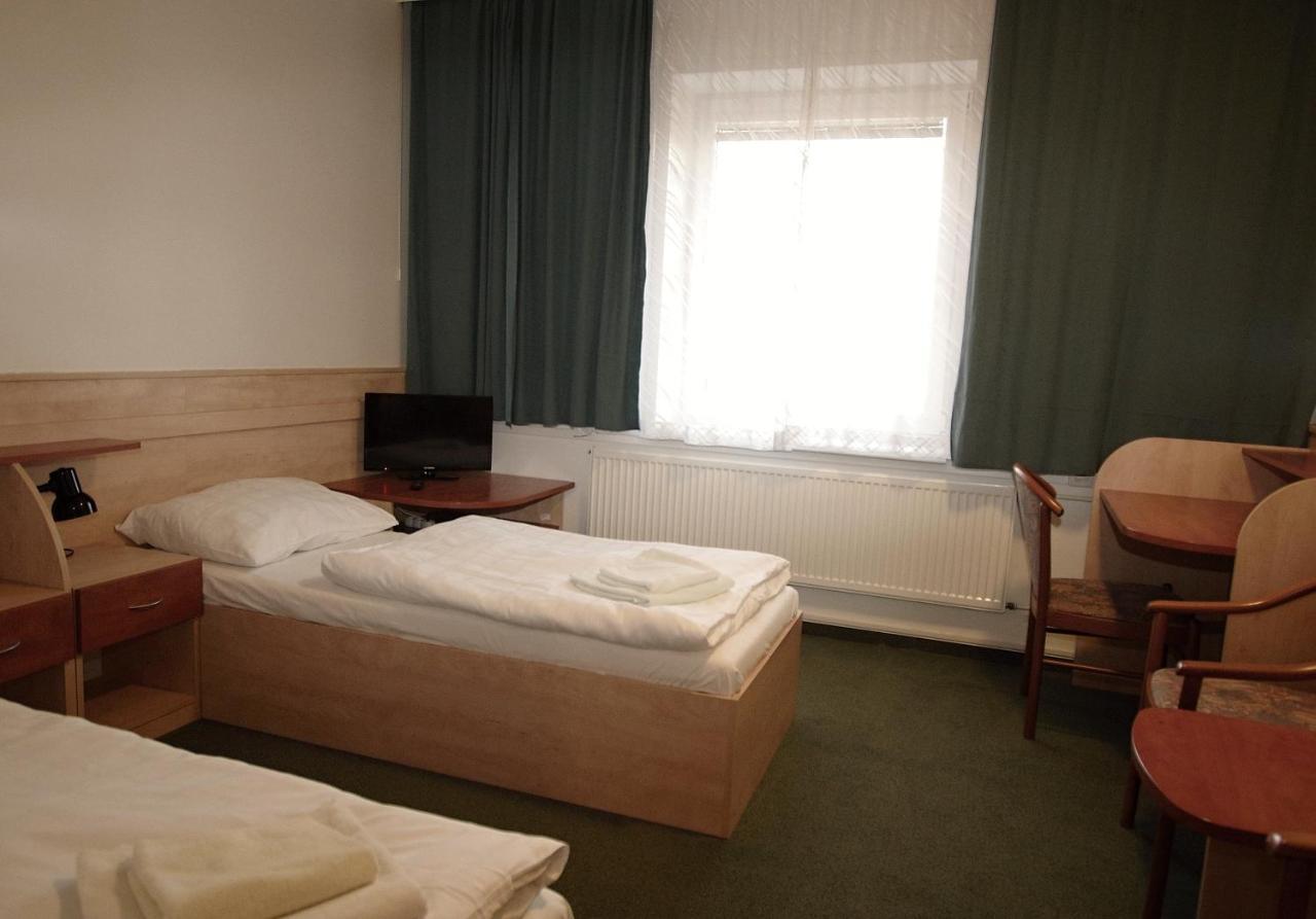 Kolej Akademie Hotel Бърно Екстериор снимка